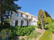 Pronájem luxusní vily 5+1/T (243 m2), zahrada (382 m2), bazén, dvojgaráž, Praha 6 - Nebušice, cena 110000 CZK / objekt / měsíc, nabízí