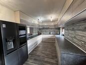 RD s bazénem a krbovou, cena 11400000 CZK / objekt, nabízí 